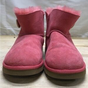 NWOT, UGG, size 8, Mini Bailey Button Pink Suede Shearling Boots